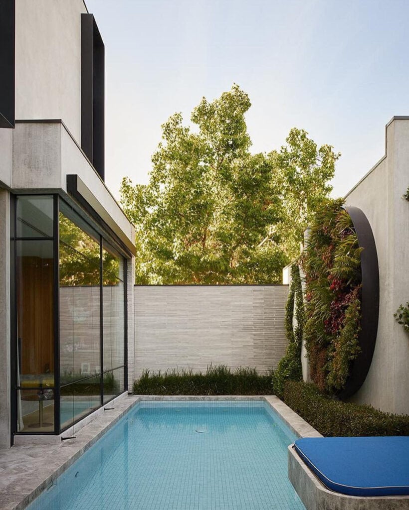 434044834 1367791203937