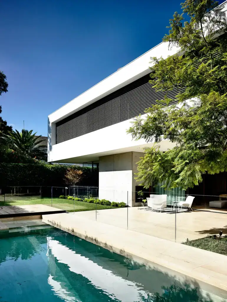 1466576468460 WorkroomAgushi002