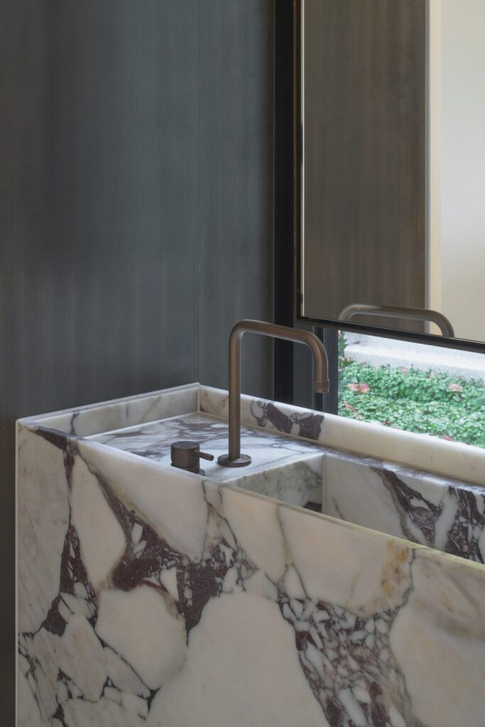 Eta canterbury 1617 4000x5998